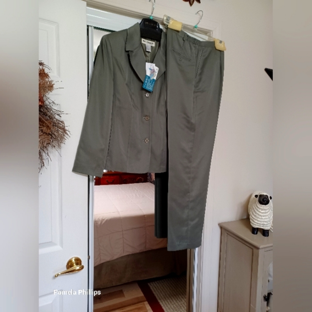 Appleseed's Elegant Olive Green Pantsuite